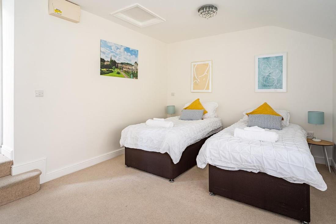 Spacious 2 Bedroom House With Stunning Views Bath Extérieur photo