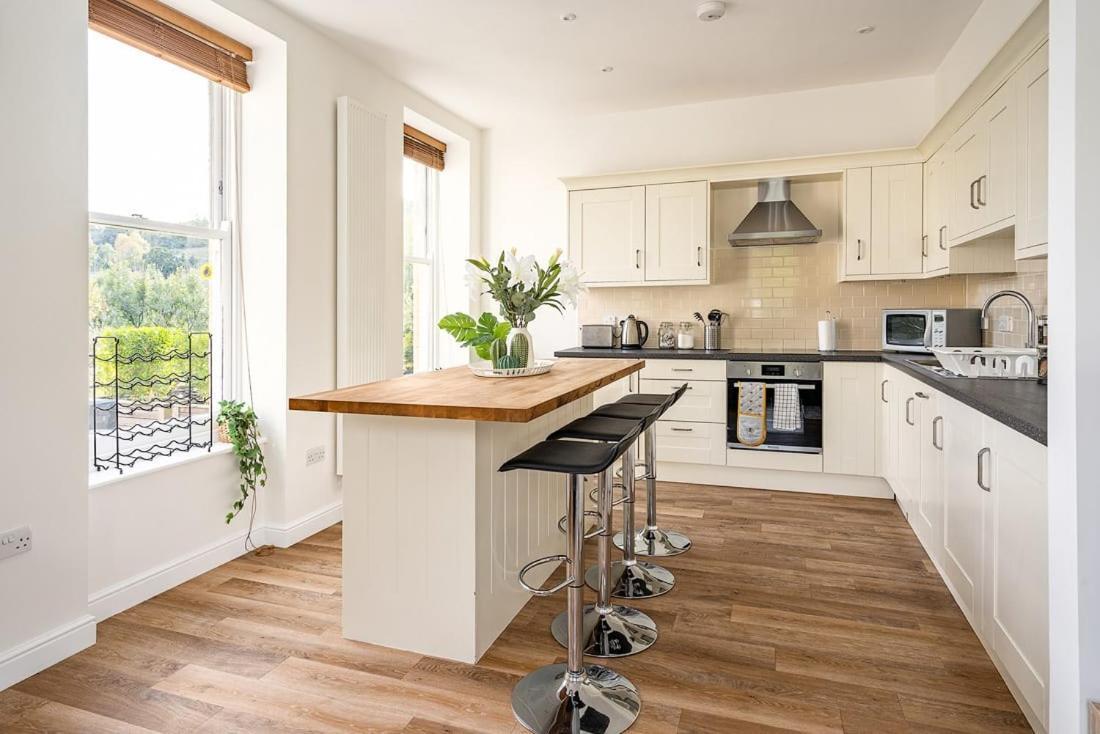Spacious 2 Bedroom House With Stunning Views Bath Extérieur photo