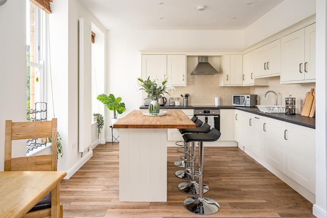 Spacious 2 Bedroom House With Stunning Views Bath Extérieur photo